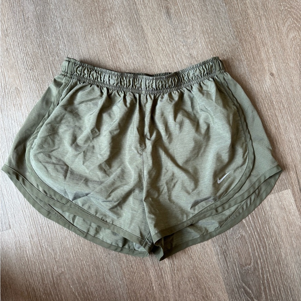 Nike tempo running shorts green